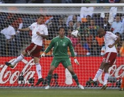 Холандия удари Дания 2-0 в дербито